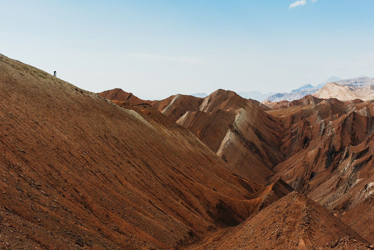 biking-iran-tom-gaisbacher-sam-strauss-01
