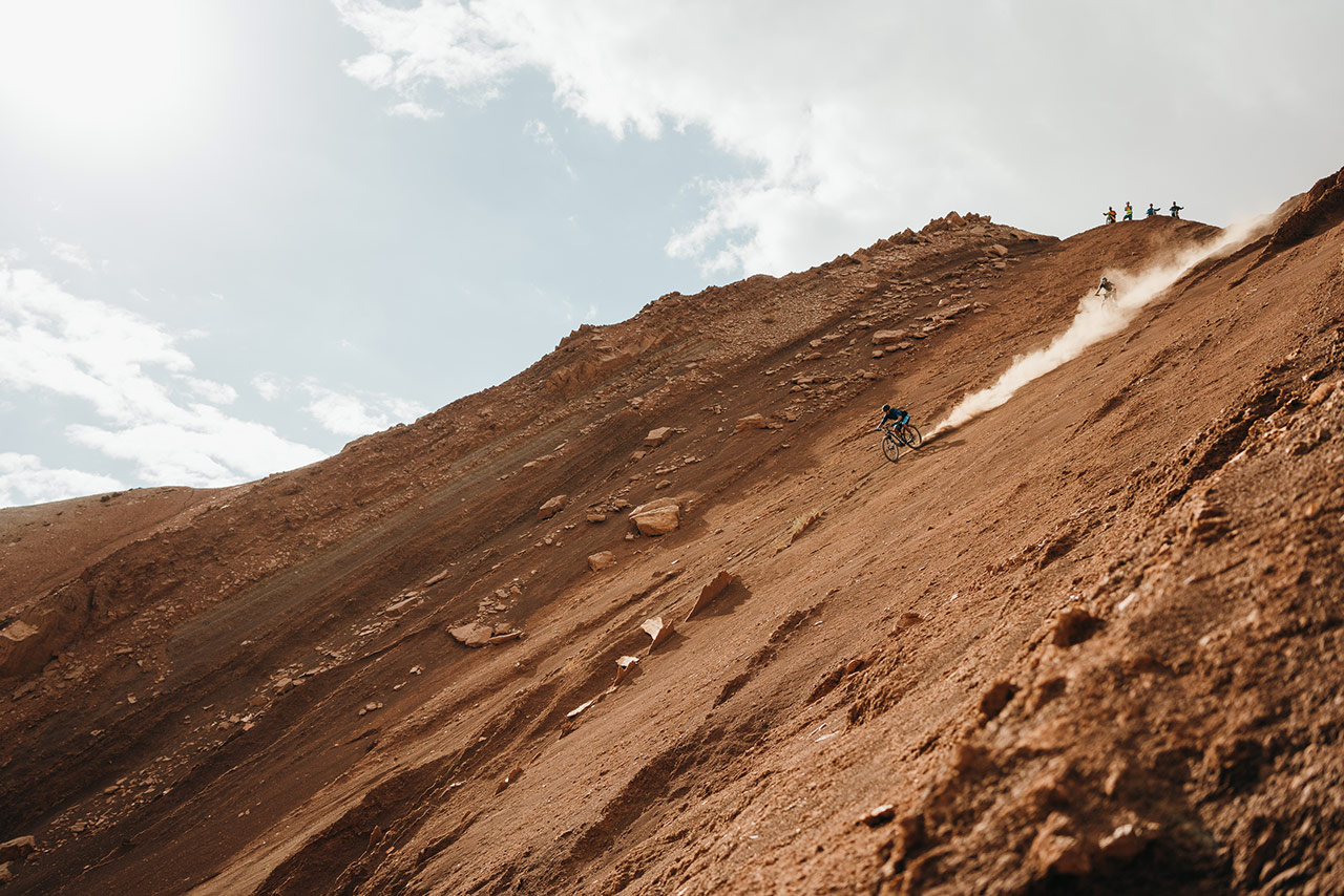 biking-iran-tom-gaisbacher-sam-strauss-02
