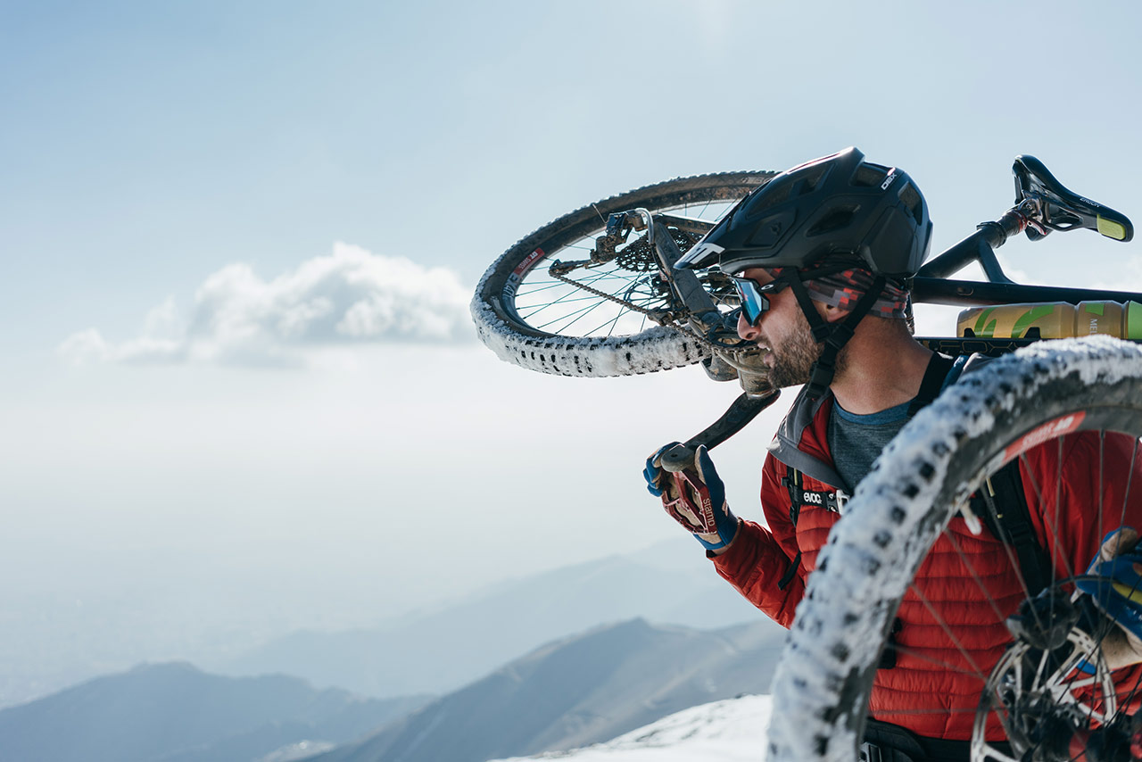 biking-iran-tom-gaisbacher-sam-strauss-04