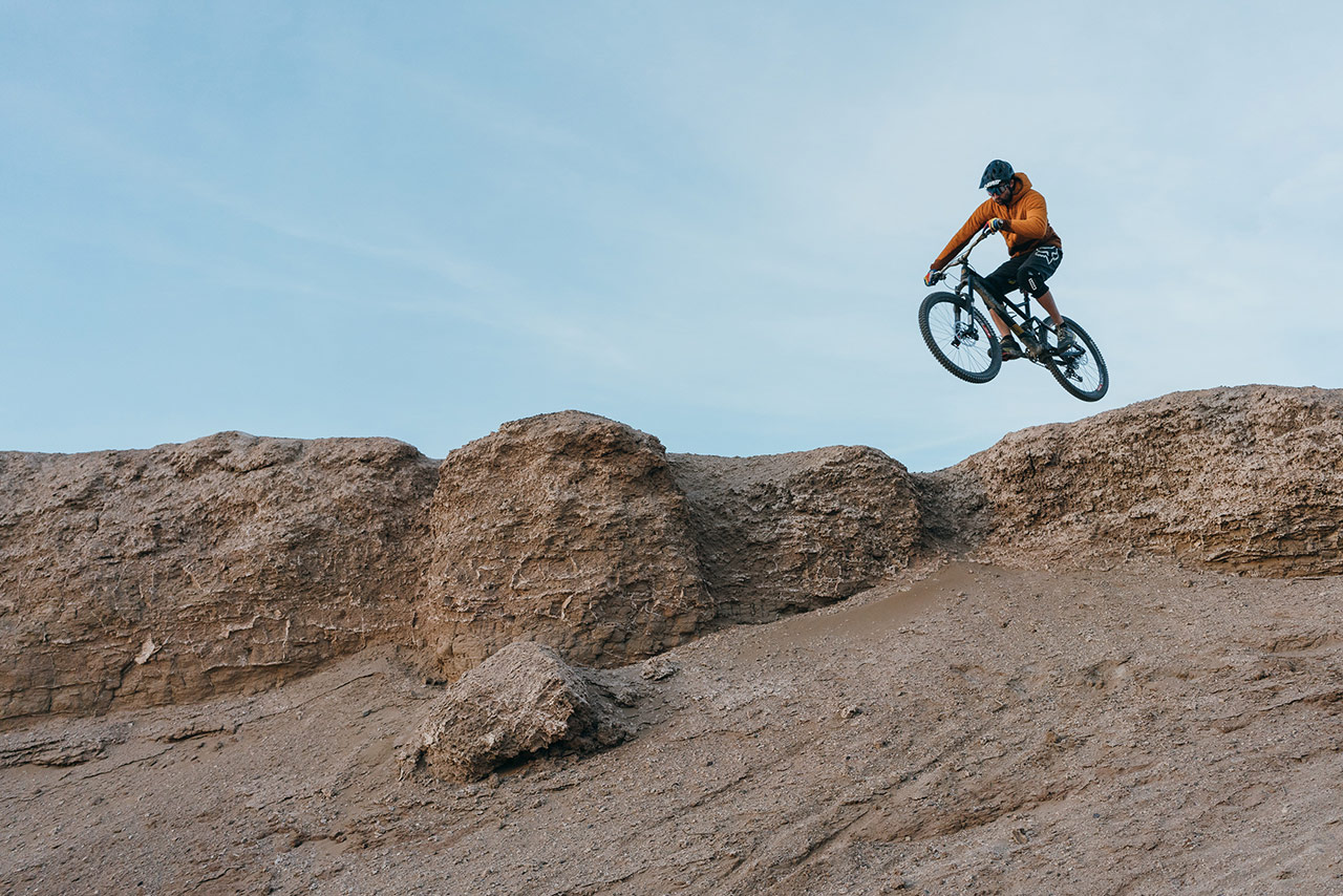 biking-iran-tom-gaisbacher-sam-strauss-07